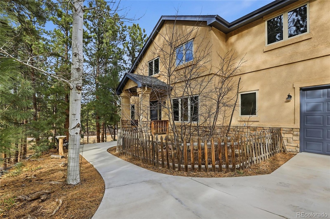 4163 Cheyenne Dr, Larkspur, CO
